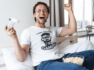 I can't adult now I'm gaming fehér póló 1