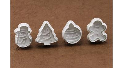 Karácsonyi Mintás Rugós Fondant Kiszúró – 4 Darabos Szett