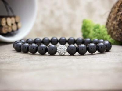 Ónix ásvány karkötő kristály gömbbel