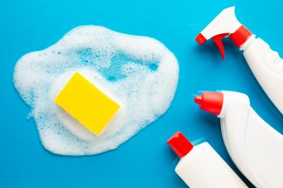 Tisztítás szódabikarbónával: 4 meglepő és hatékony módszer, amit ki kell próbálnod