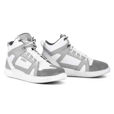 Motoros cipő W-TEC Arimes, fűzős rögzítés, fém fűzőlyukak, kivehető ergonomikus talpbetét, megerősítés a váltó területén, csúszásmentes talprész