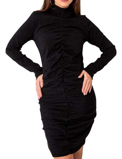 fekete női ruha fodrokkal