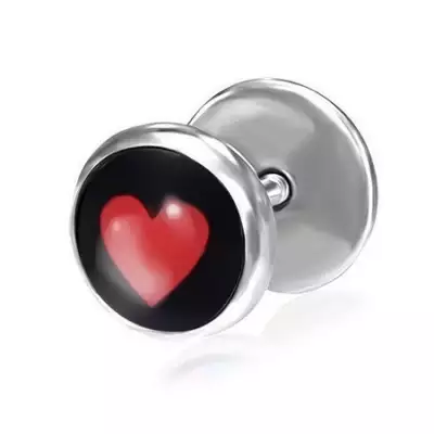 Hamis fülpiercing acélból - piros szív fekete alapon