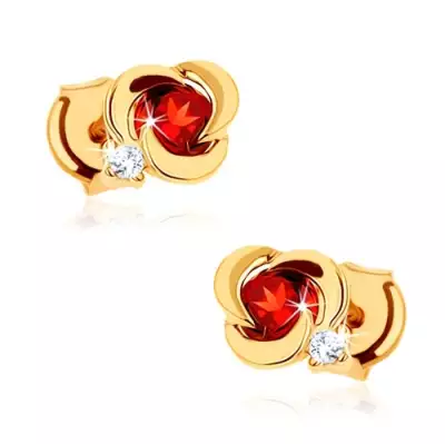 375 arany fülbevaló - virág sima szirmokkal és kerek piros gránáttal
