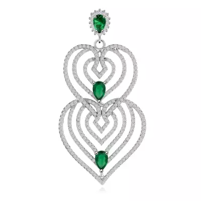 Medál 925 ezüstből, szív körvonalak filigránnal, átlátszó és zöld cirkóniák