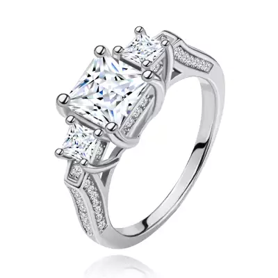 Eljegyzési gyűrű 925 ezüstből, három cirkóniás négyzet, díszített szárak - Nagyság_ 51