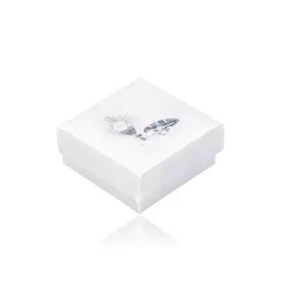 Gyöngyház fehér ékszerdoboz - az elsőáldozás motívuma ezüst színben