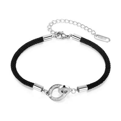 Fekete színű zsinóros karkötő, kötelek - egymásba fonódó gyűrűk, felirattal