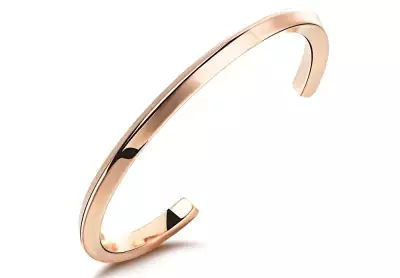 Réz színű nyitott karperec acélból, spirálisan ívelt vállal