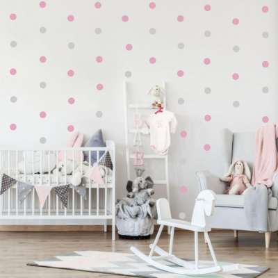 Púder rózsaszín pöttyök falra