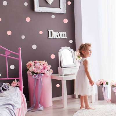 Pöttyös falmatricák kétféle méretben, rózsaszín-szürke