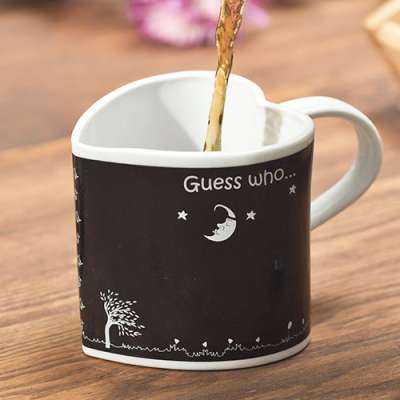 Szív alakú romantikus bögre - Gues who loves you