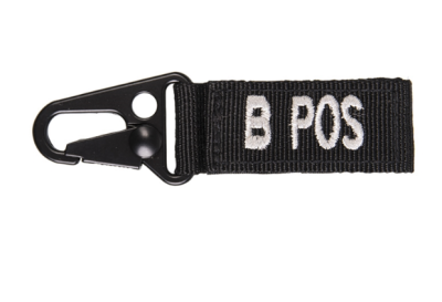 WARAGOD karabiner B+ positive vércsoport jelzéssel, fekete színű