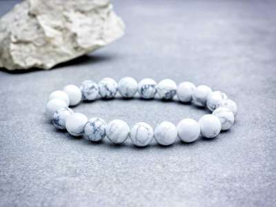 Howlit ásvány karkötő