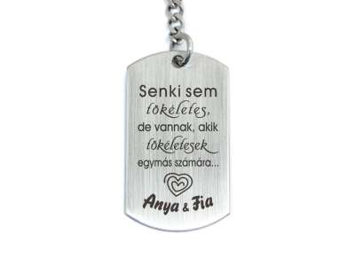 Tökéletes anya és fia acél medálos kulcstartó