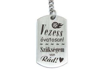 Vezess óvatosan acél medálos kulcstartó
