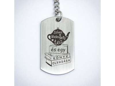 Egy jó könyv olvasása acél medálos kulcstartó