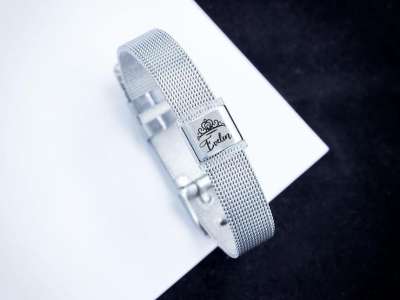 Királynő egyedi medálos MoMents acél karkötő