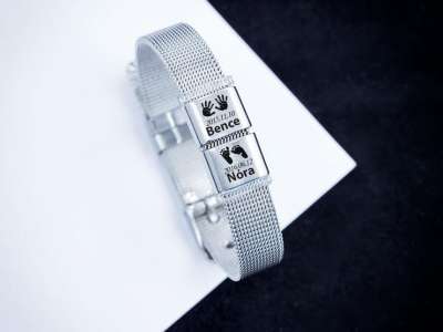 Kéz és láblenyomat 2 egyedi medálos MoMents acél karkötő