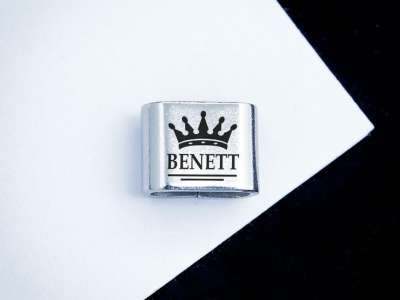 Király egyedi MoMents acél medál