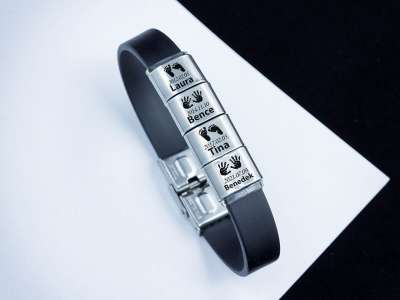 Életünk lenyomatai 4 egyedi medálos MoMents kaucsuk karkötő