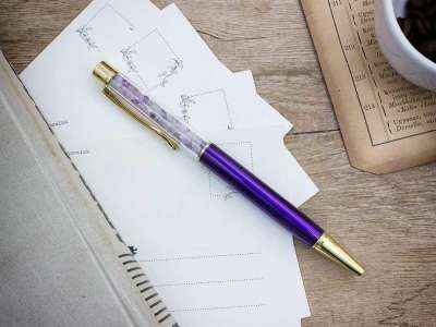 Ametiszt ásvány szemcsés arany színű golyóstoll