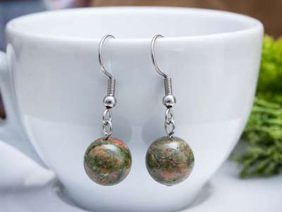 Unakit lógós fülbevaló 8mm