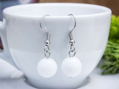 Tejkvarc lógós fülbevaló 8mm