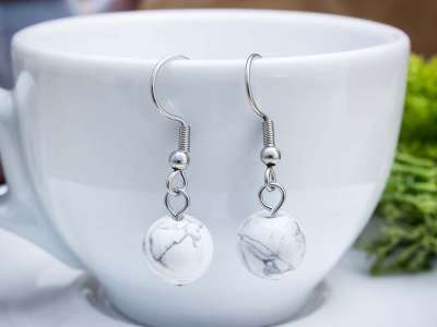 Howlit lógós fülbevaló 8mm