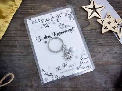 Boldog Karácsonyt kulcstartó hópihe medállal és tejkvarccal