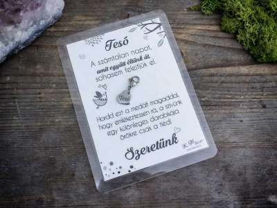 Szeretünk Tesó medál köszönő kártyával