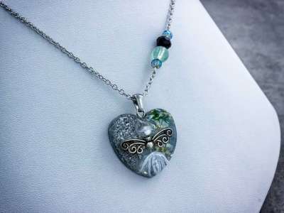 Angyalszív műgyanta orgonit acél nyaklánc