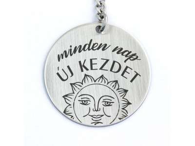 Minden nap új kezdet acél medálos kulcstartó