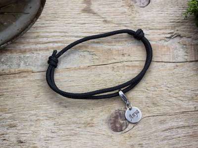 Anyai szeretet fekete paracord karkötő