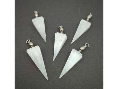 Szelenit medál magas piramis 10x30mm