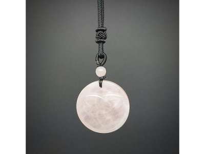 Kör trefoil rózsakvarc medál zsinóron 3,5cm