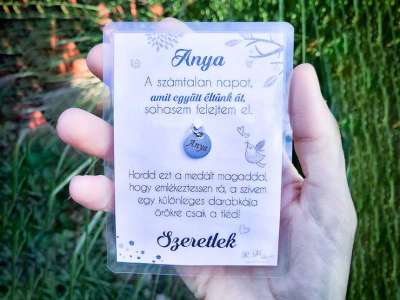 Szeretlek Anya medál köszönő kártyával