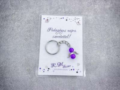 Pedagógus napra lila angyal medálos kulcstartó