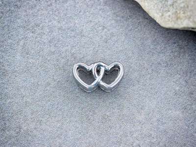 Örök Kapocs – Dupla Szív MoMents™ Charm Medál