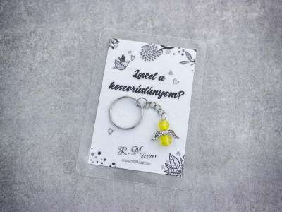 Leszel a koszorúslányom sárga angyal medálos kulcstartó