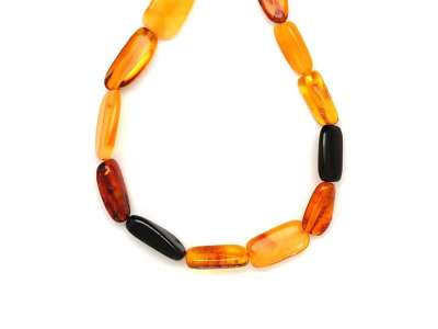 Borostyán lapcsiszolt 4-6x7-16mm nyaklánc 65cm