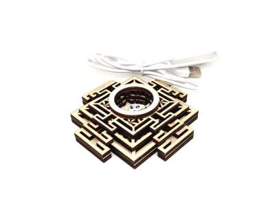 Lámpa fa talpas USB fehér piramis 10 cm – ásvány és kristály megvilágító talp