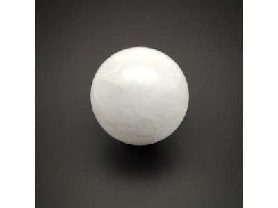 Kalcit ásványgömb 5,5-6,5 cm „Tejút