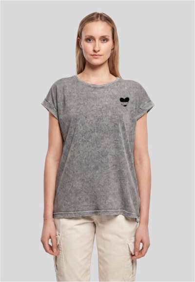 Urban Classics Hug Heart Acid Tee grey black