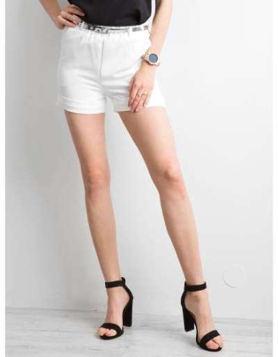 Női rövidnadrág övvel SAHA fehér