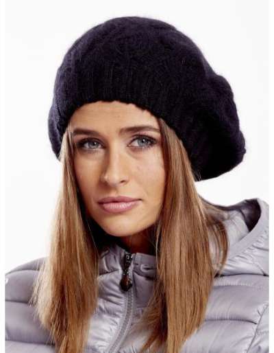 Fekete kötött sapka