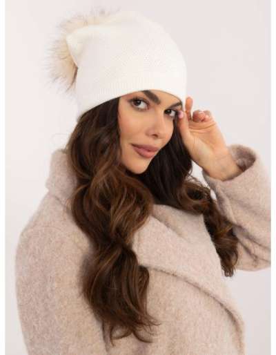 Ecru színű téli sapka pomponnal RUE PARIS