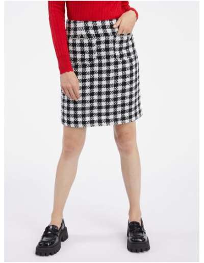 Fehér és fekete női kockás szoknya