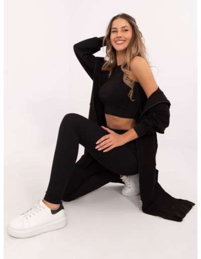 Fekete háromrészes szett túlméretezett pulóverrel