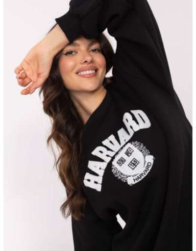 Fekete női kapucnis pulóver hímzéssel